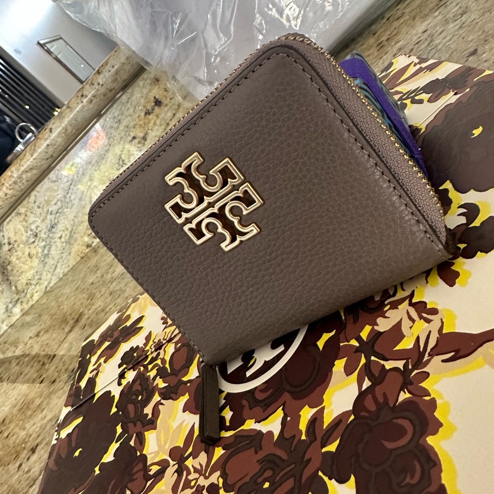 New Tory Burch britten wallet ❤️ - Picture 4 of 6